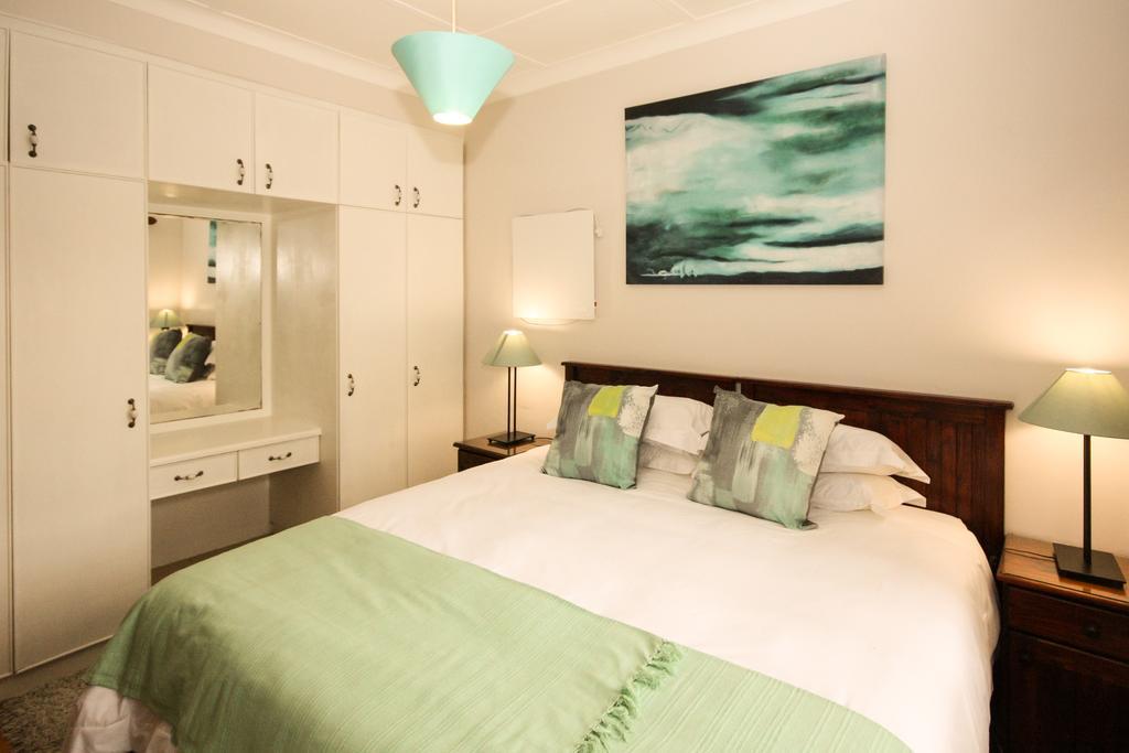 39 On Nile Guest House Порт Елизабет Стая снимка